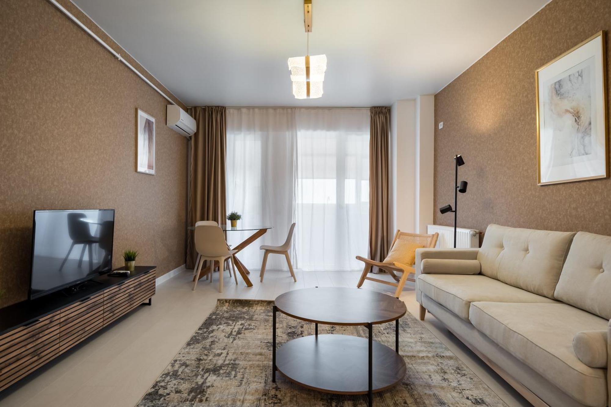 Spacious 606 Apartment