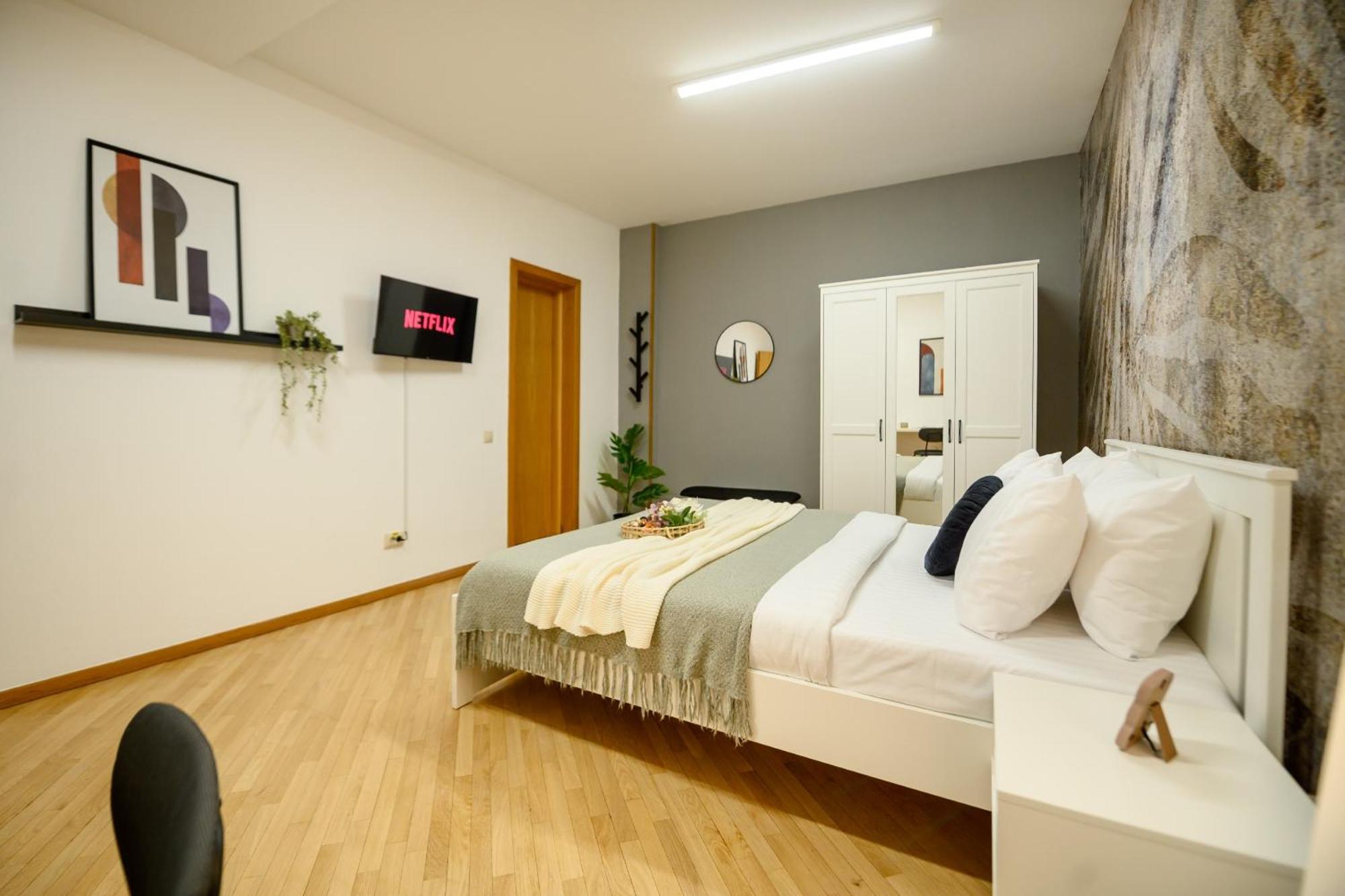 Apartment Cultural Gems- Modern 1br Near Museums Bucharest