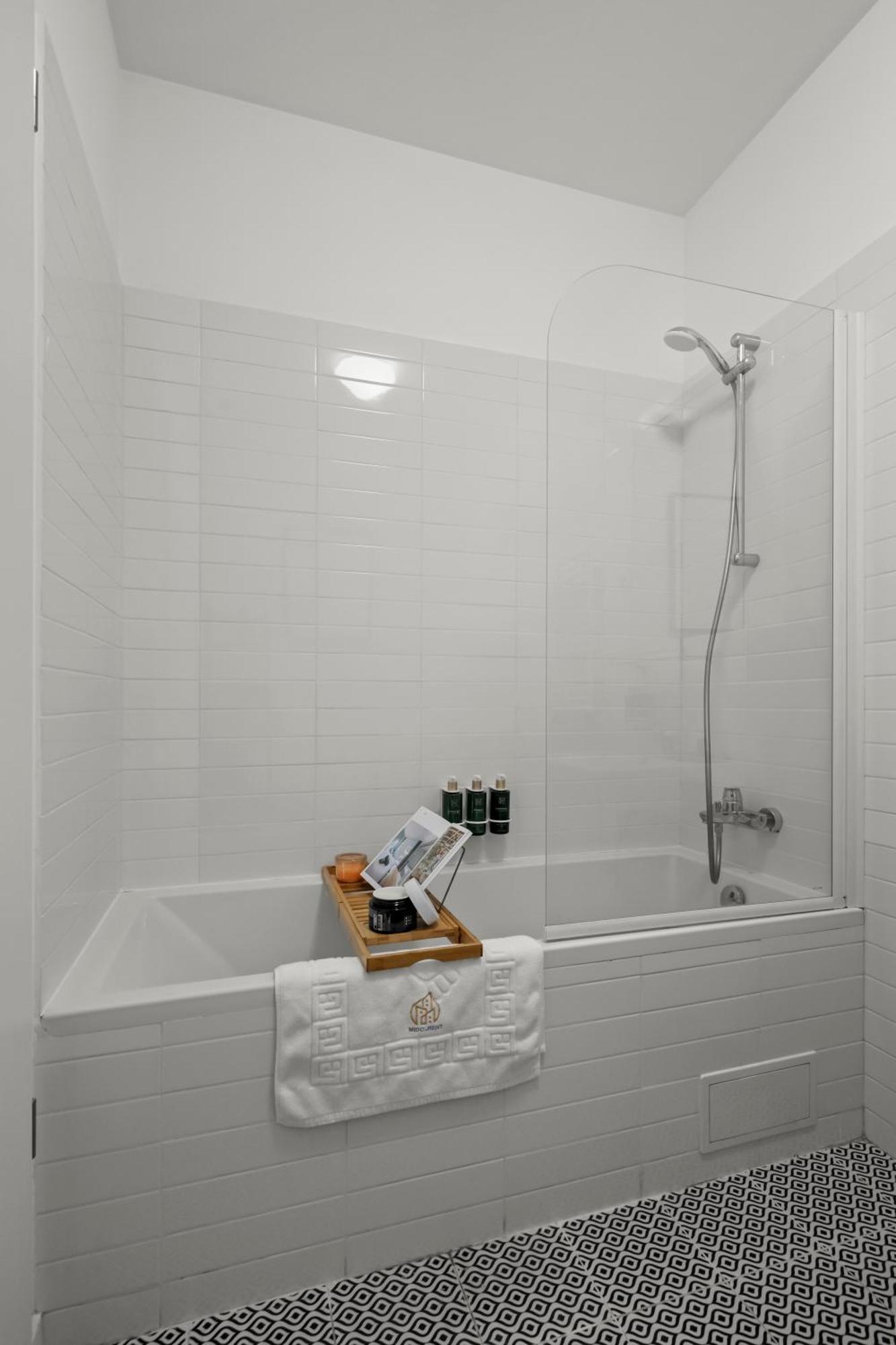 Mido Duo In New Building With Parking, Self Check-in And Security Apartment *