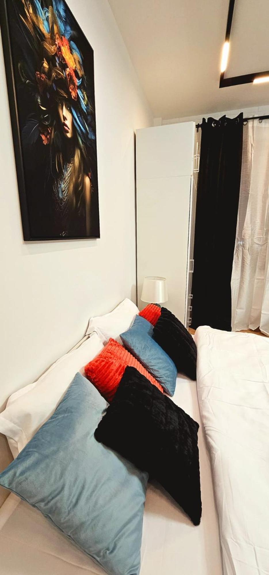 Tantra 4 Calea Victoriei Amzei Apartment