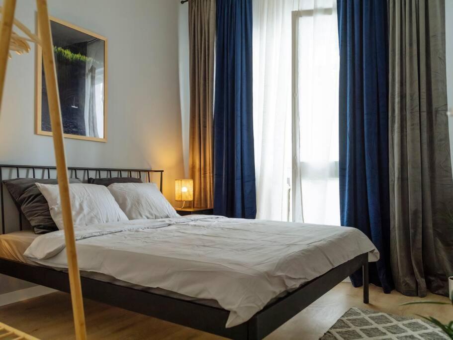 Sky Penthouse - Square * Bucureşti