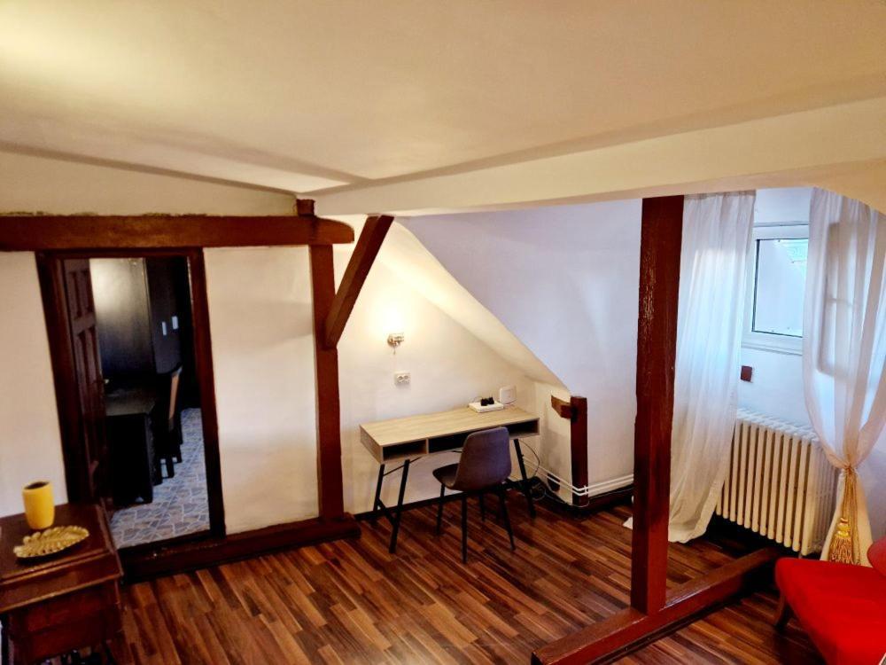 Cozy Loft Near Old Center *