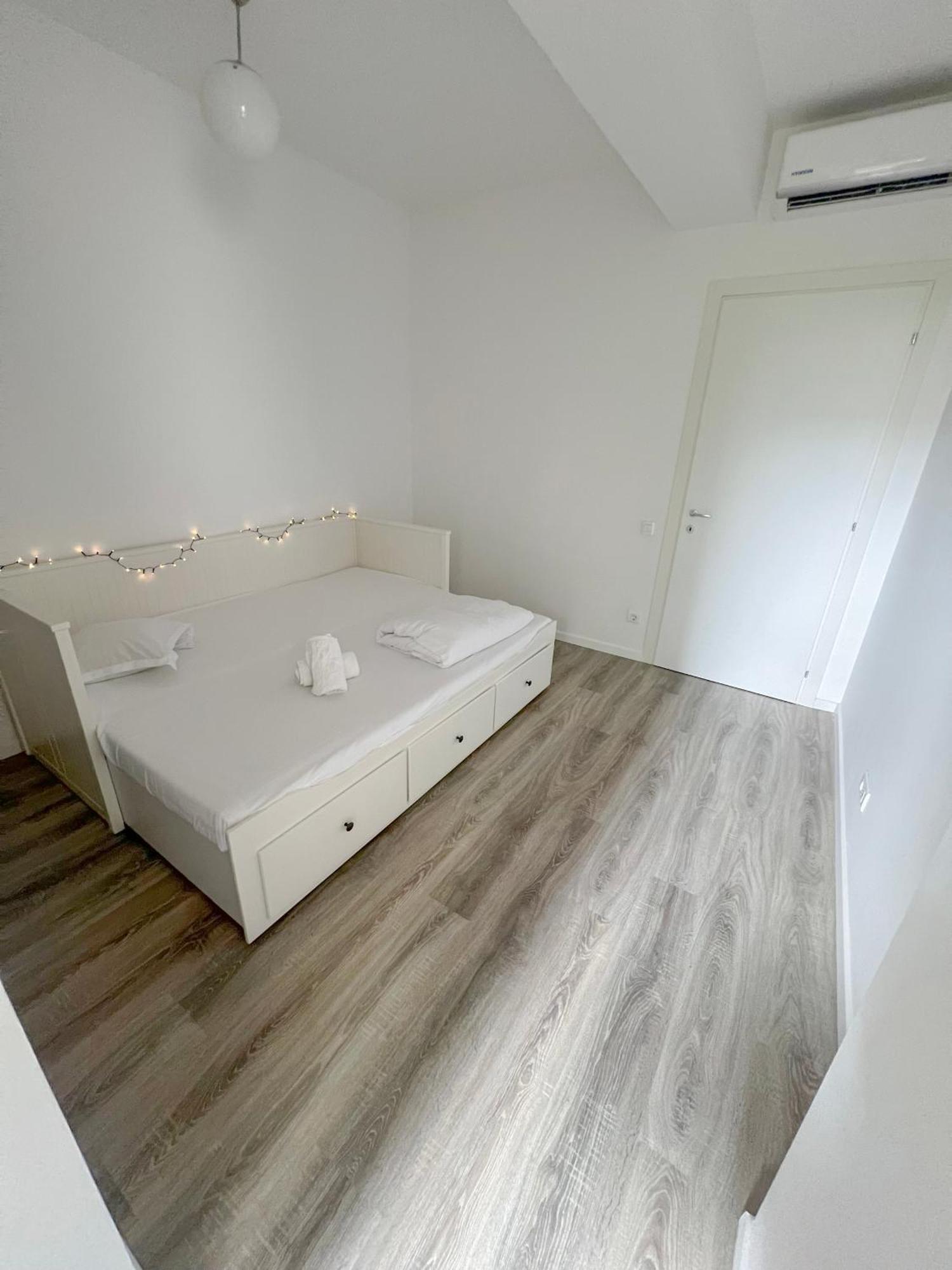 Golden Escape Apartment