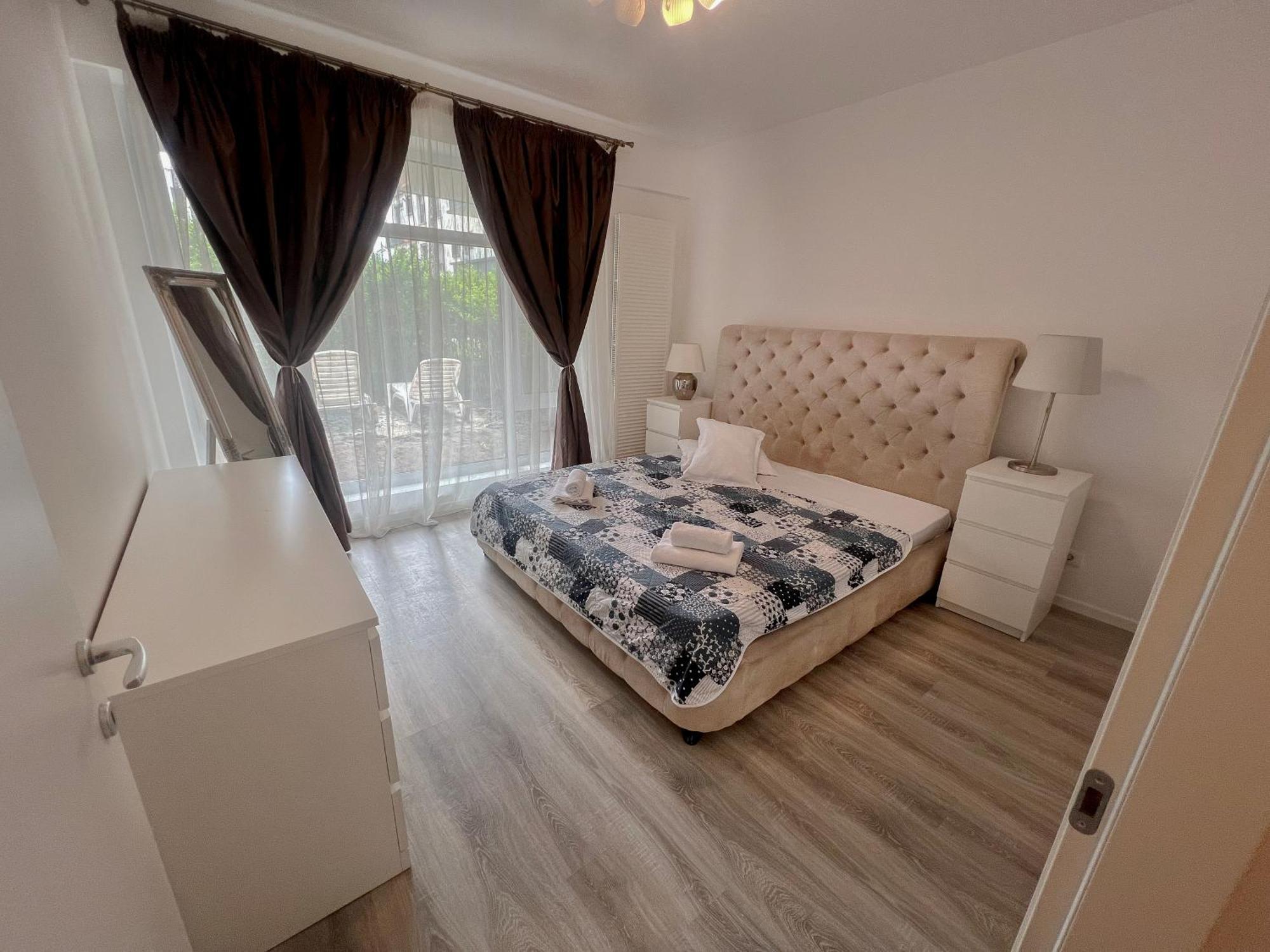 Golden Escape Apartment *