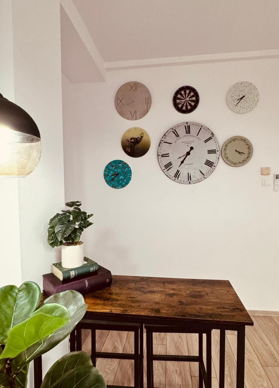 Apartment Clock House *