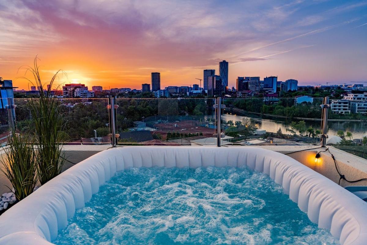 Downtown Floreasca Penthouse With Jacuzzi&sauna Apartamento Bucareste