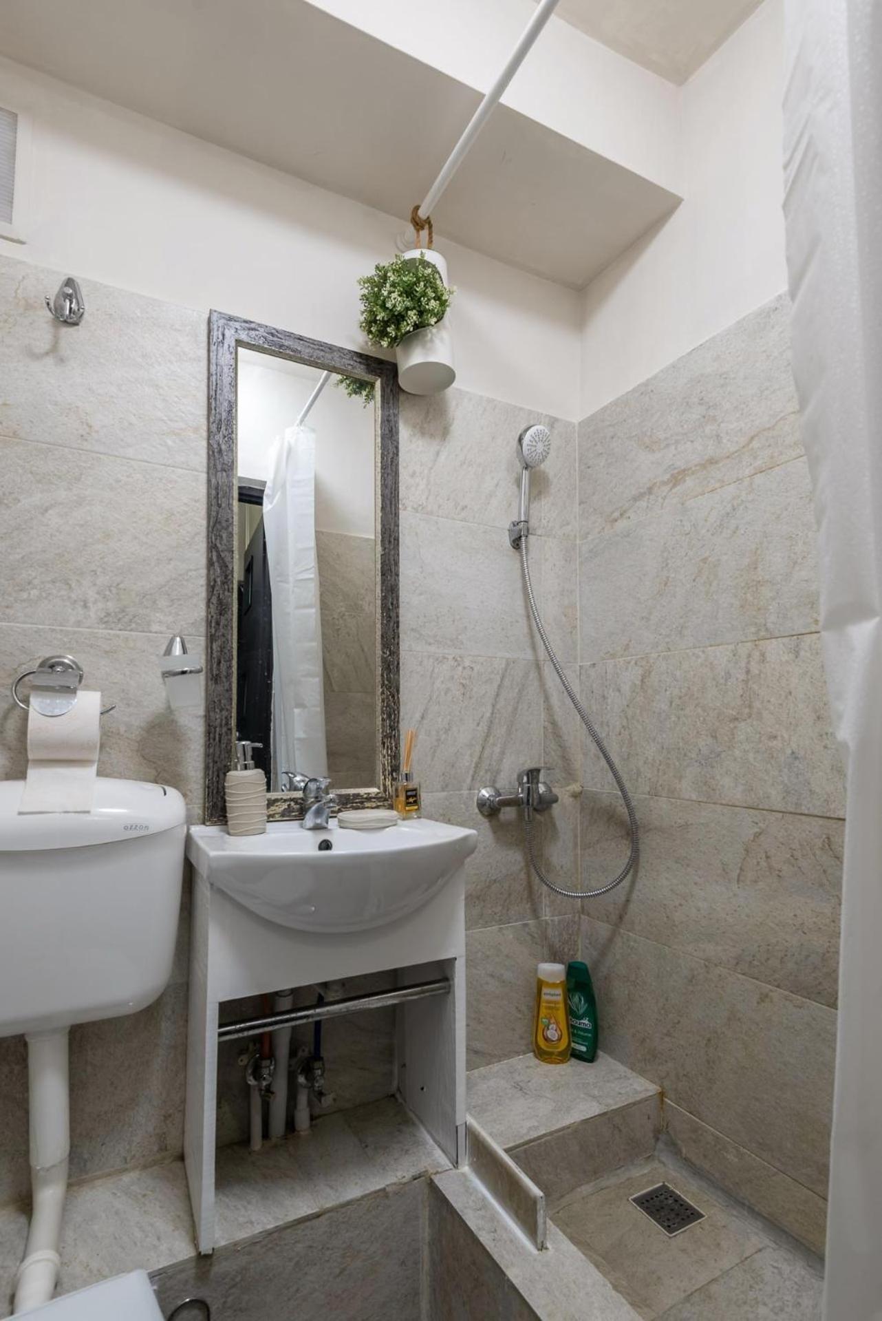 Guest - 5 Apartment