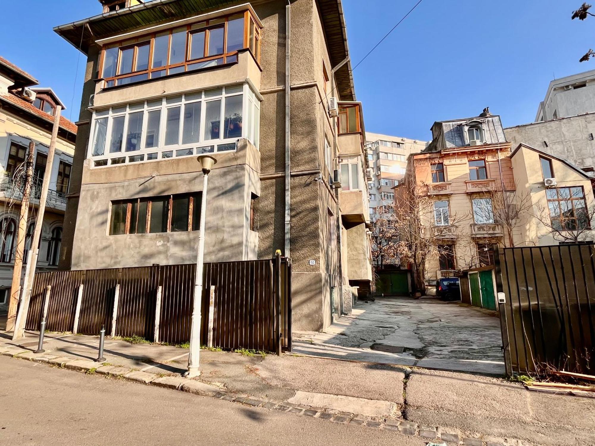 Cismigiu Bralyf Art Center