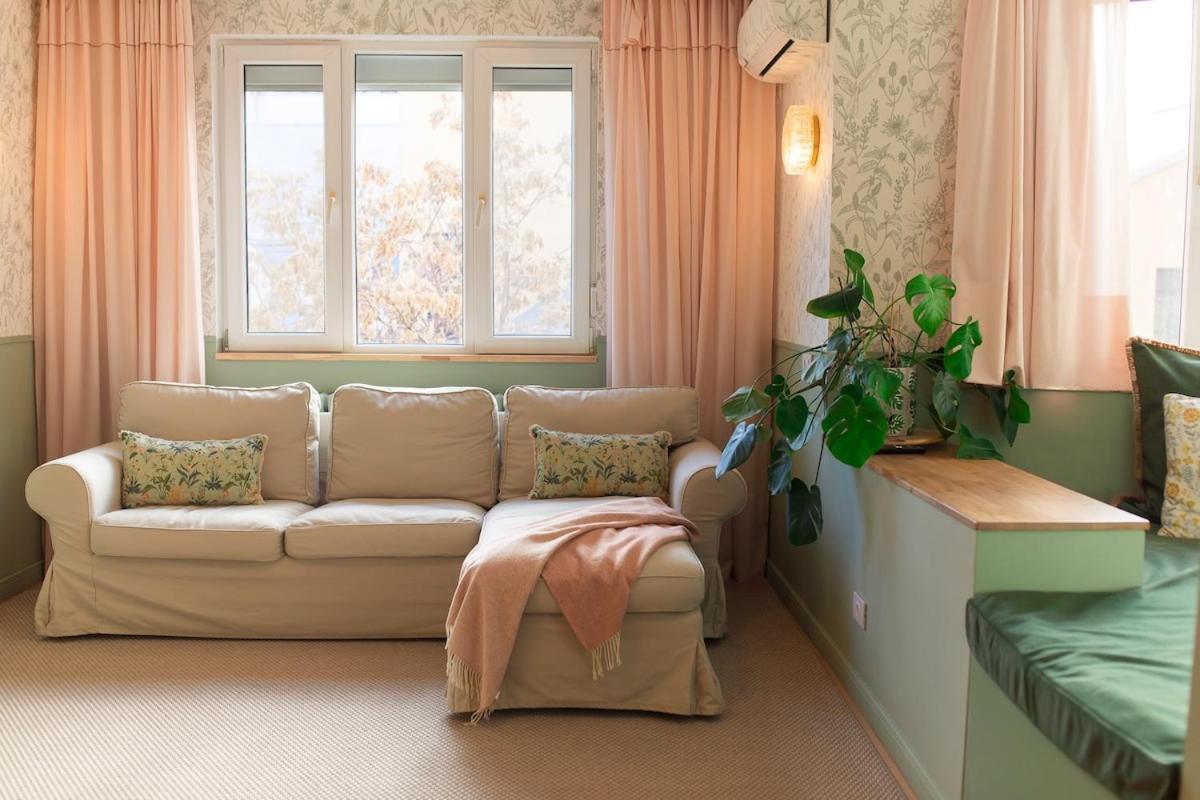 Garden Nest - 2 Bedrooms Flat Bucharest