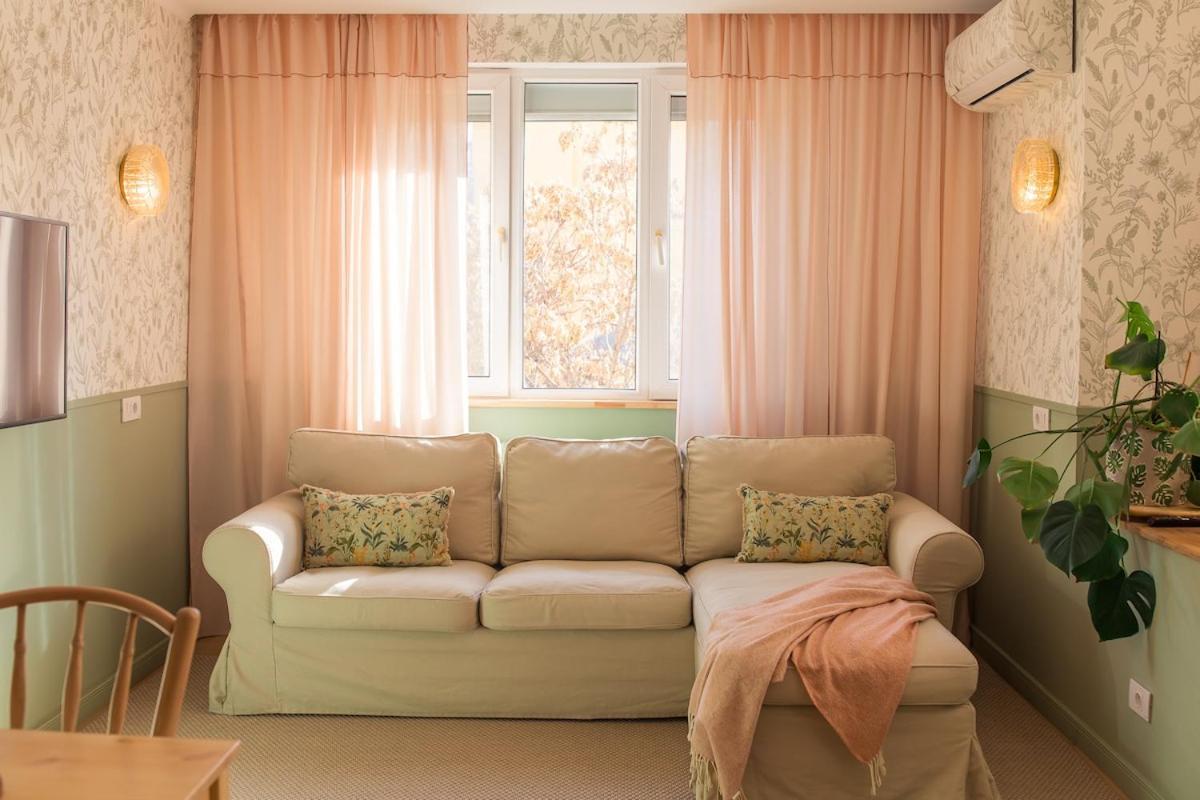 Garden Nest - 2 Bedrooms Flat Apartment Bucharest