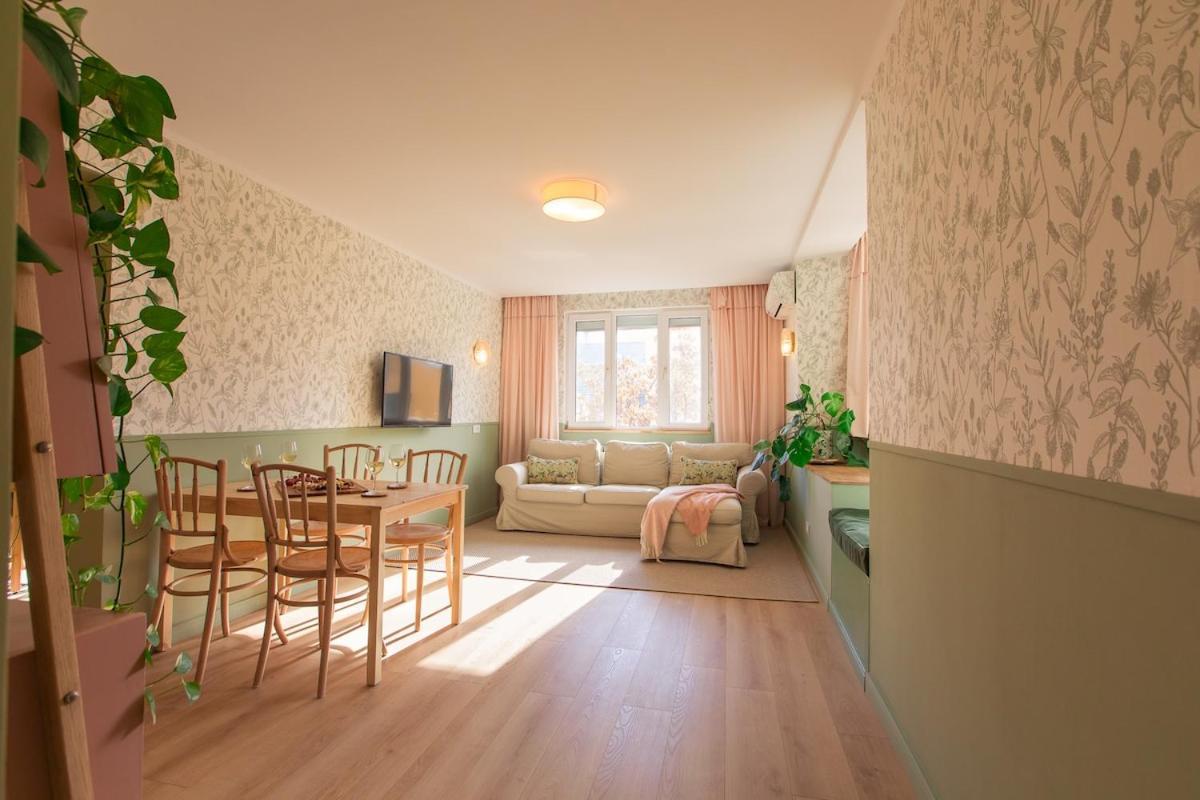 Garden Nest - 2 Bedrooms Flat