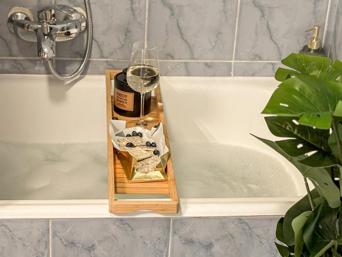 Golden Nest - M&n Apartament *
