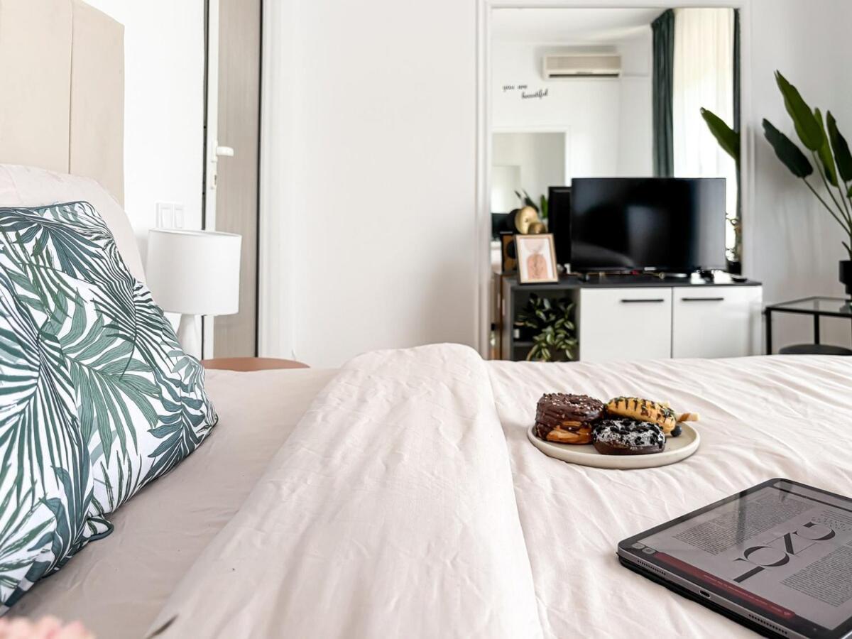 Golden Nest - M&n