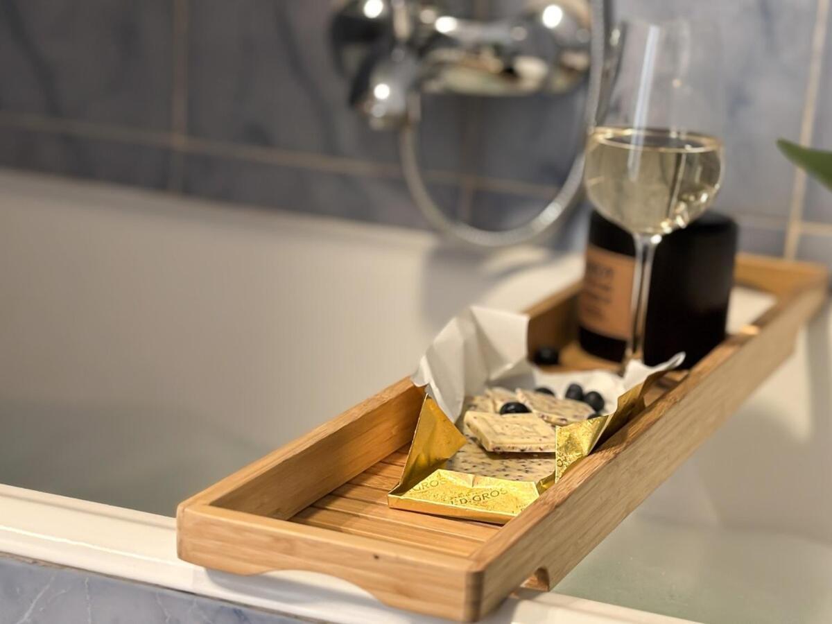 Golden Nest - M&n Apartament Bucureşti