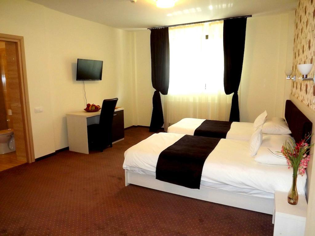 West Plaza Hotel 3*