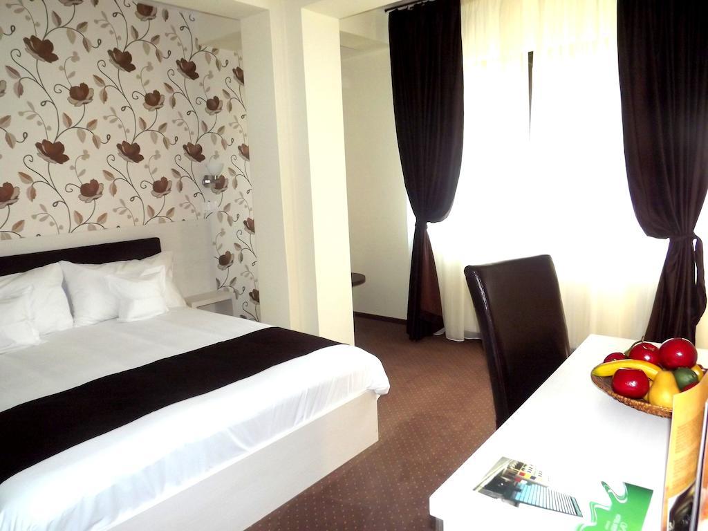 Hotel West Plaza 3*