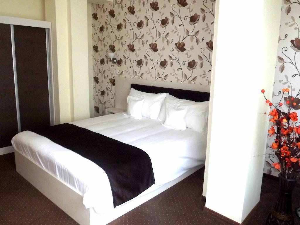 Hotel West Plaza 3*