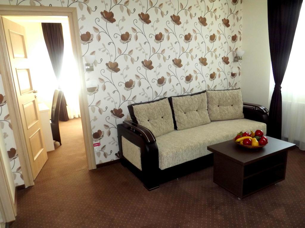 West Plaza Hotel Bucureşti