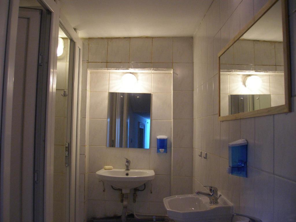 Kretan Hostel *