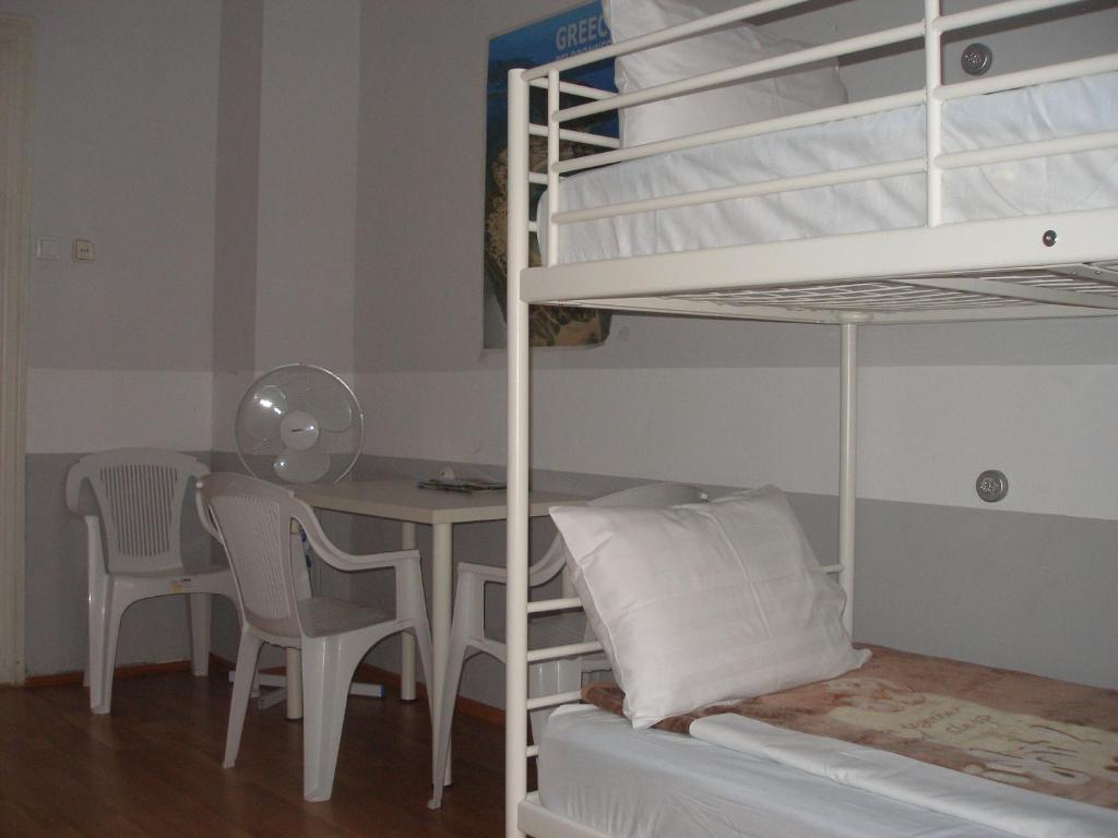 Kretan Hostel *