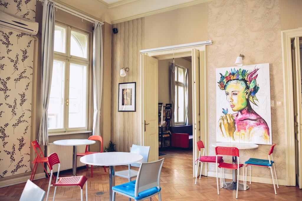 Little Bucharest Old Town Hostel *