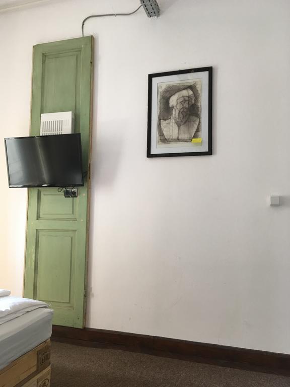 Victoria Poshtel Hostel