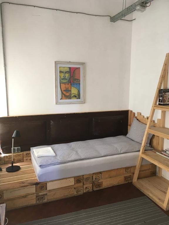 Victoria Poshtel Bucharest