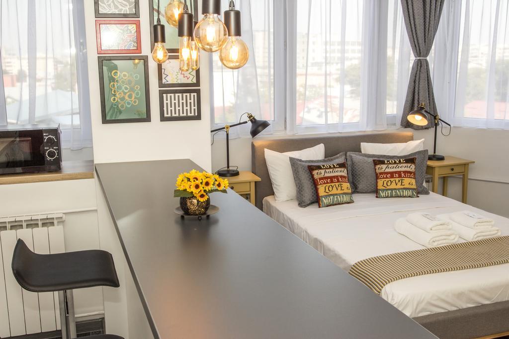 L By Mrg Apartment *