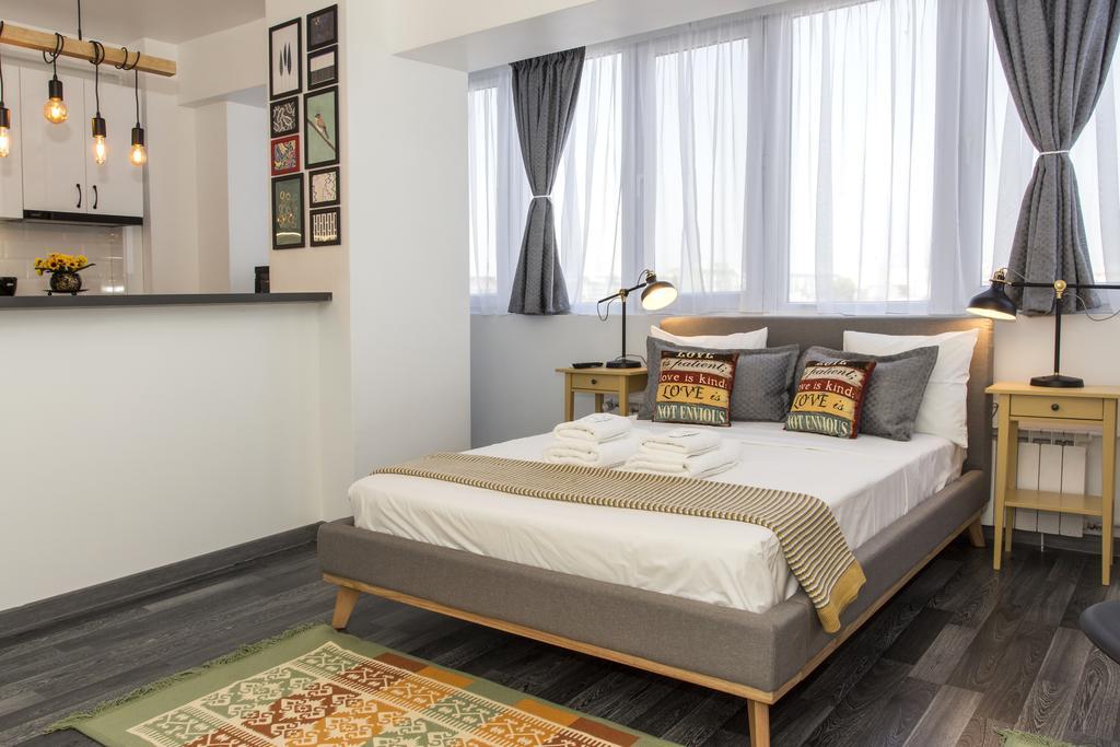 L By Mrg Apartment *