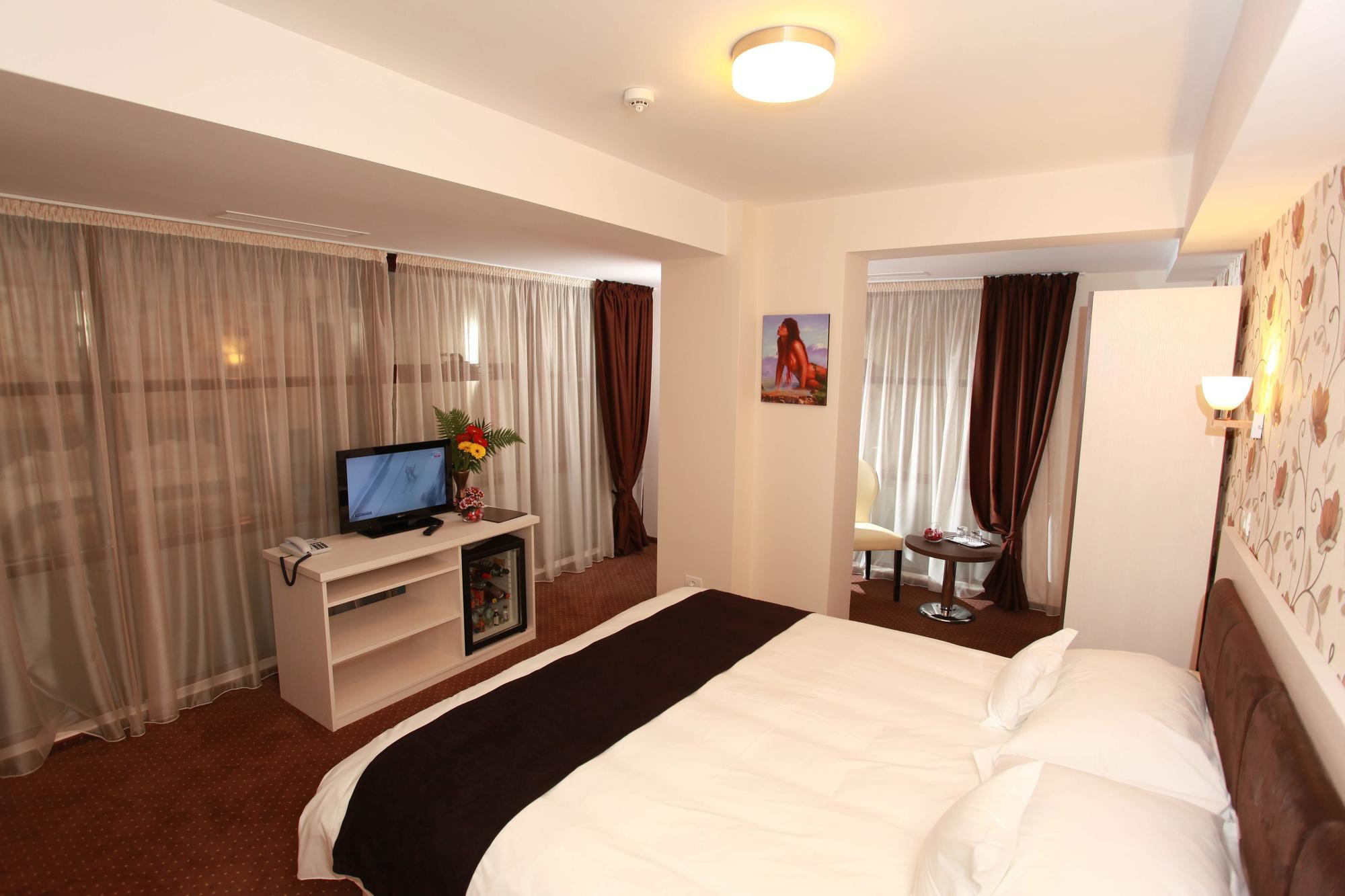 West Plaza Hotel 3*