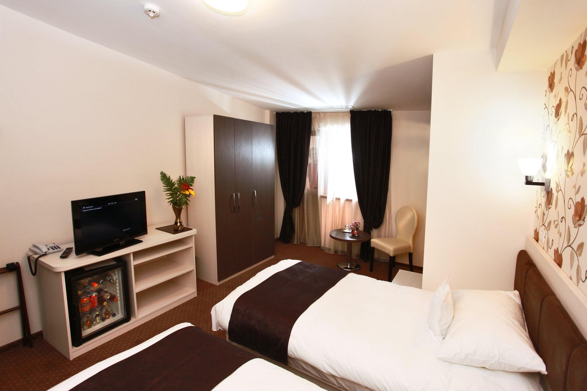 Hotel West Plaza