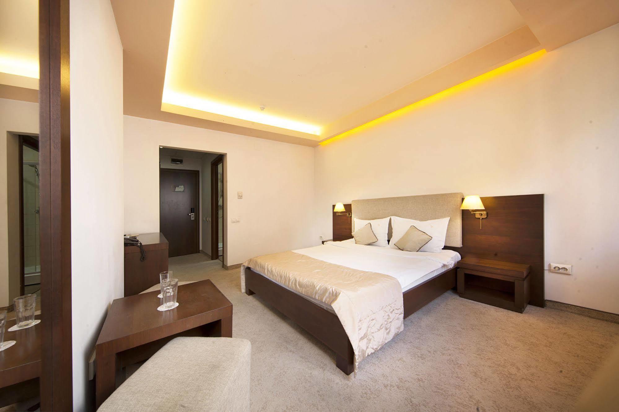 Hotel Yesterday 3*