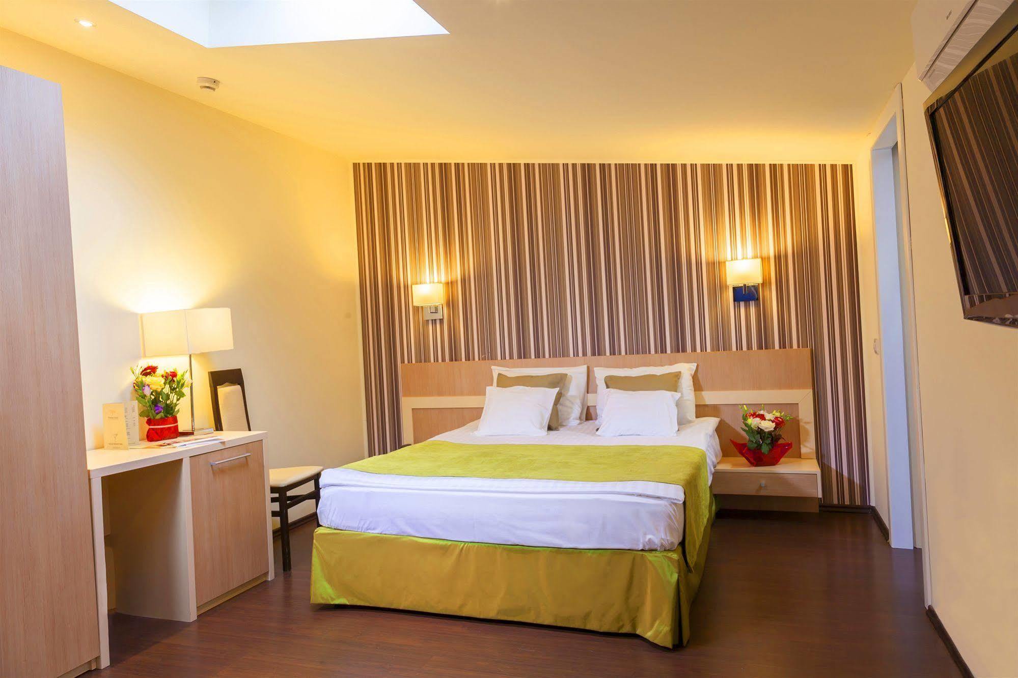 Trianon 3*