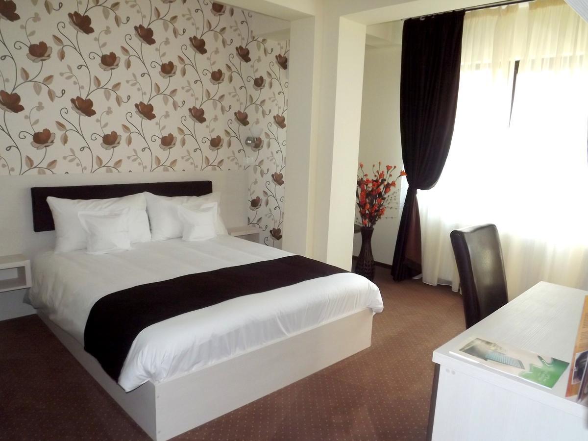 West Plaza Hotel Bucureşti