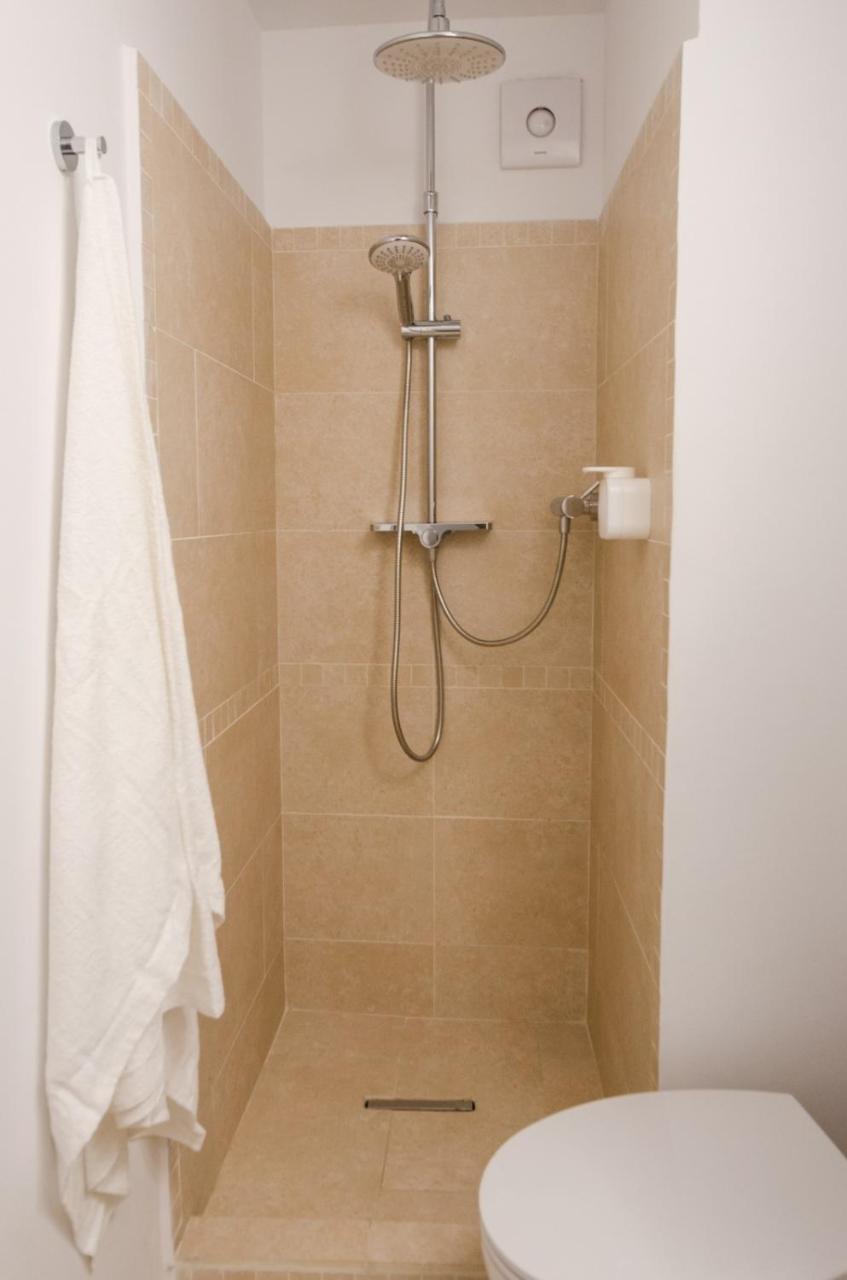 Mbm Studio Piata Romana Square Apartment
