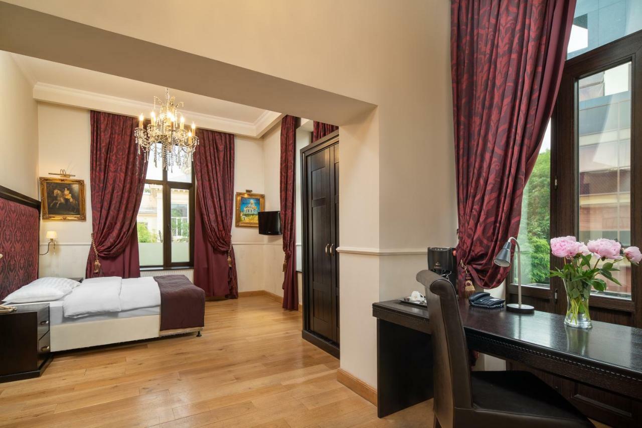 Moxa Boutique 4*