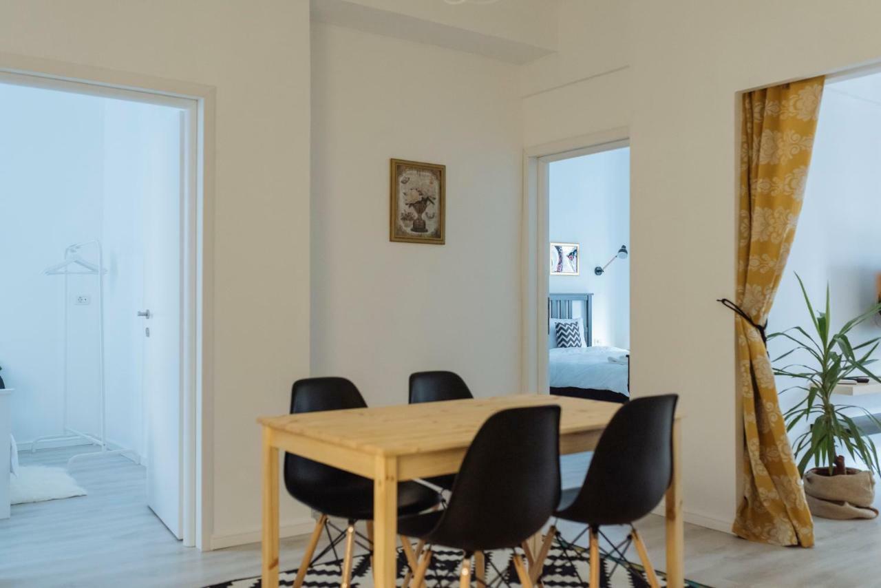 Apartment Center - Quinet Large