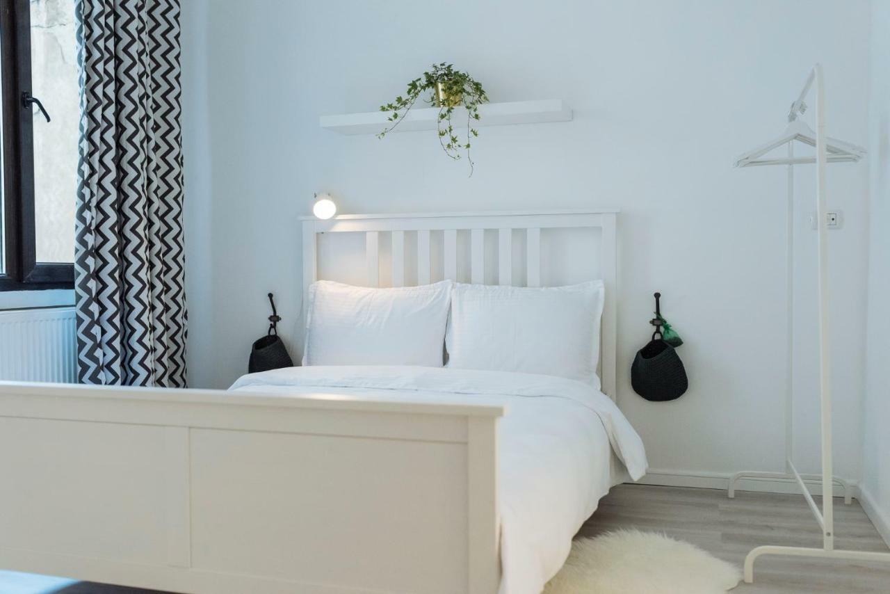 Center - Quinet Large Apartment