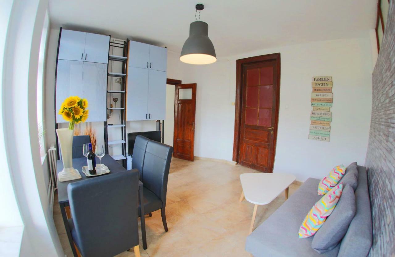 Color Blanari Street Apartment Bucharest