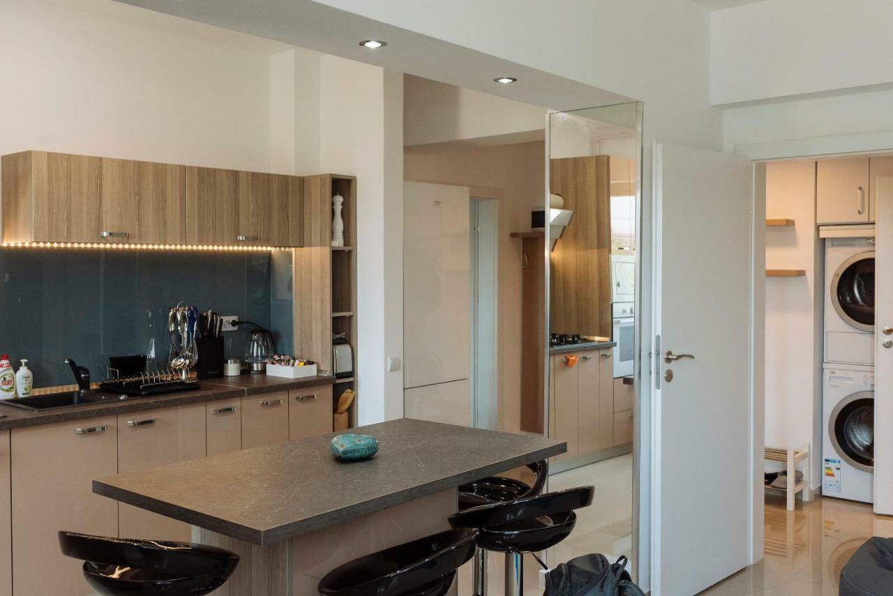 Luxury Flat 9 Near Metro * Bucharest