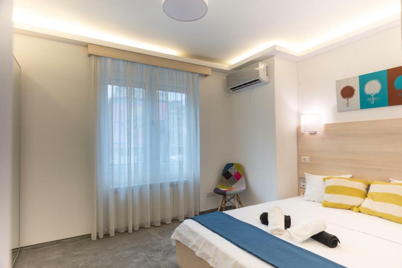 Mbm Studio Piata Romana Square Bucharest