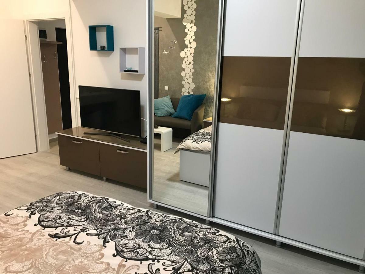 Luxury Flat 9 Near Metro Apartment *