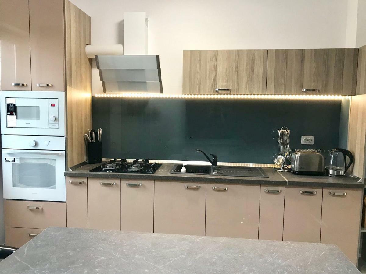 Luxury Flat 9 Near Metro Bucharest