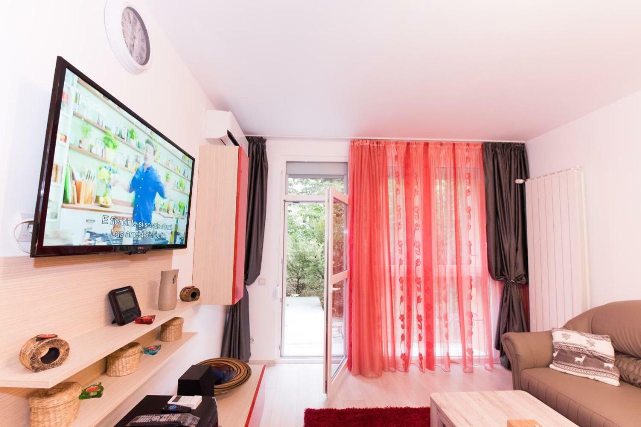 Red Apartment *