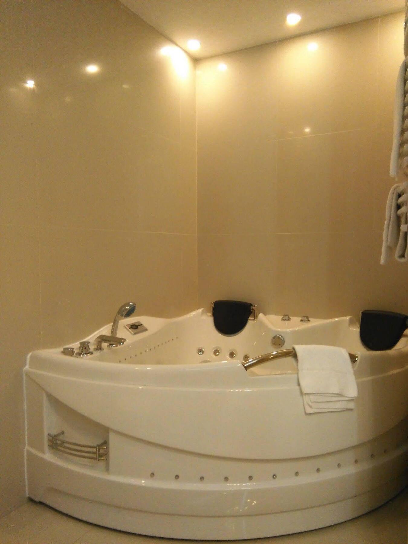 Hotel Christina Plus Hotel 4*