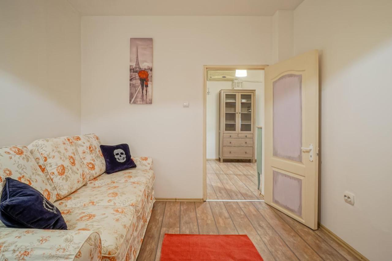 Le Petit Paris - 1bdr Apt. Alba Iulia Square * Bucureşti