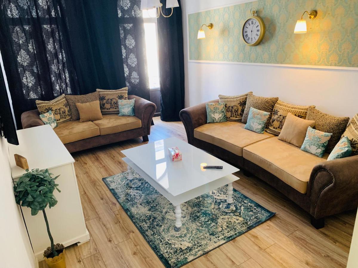 Grand Royal Old Town Apartment
