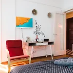 Old Town Cozy Apartment - University Square - Central Location