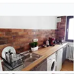 Piata Victoriei Sanador Studio Apartment