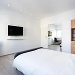 Sapphire Apartment In The Center Of Bucharest